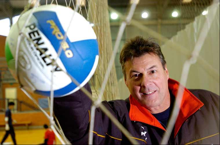 Ex-jogador e técnico tem mais de 30 anos no esporte Ex-jogador e técnico tem mais de 30 anos no esporte