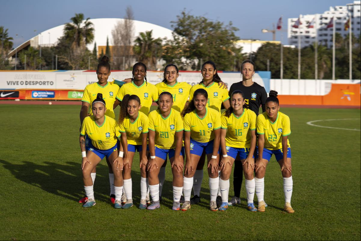 Josiane Bencke, de Dois Irmãos, foi a goleira titular no jogo contra Portugal, que terminou 5 a 0 para o Brasil Josiane Bencke, de Dois Irmãos, foi a goleira titular no jogo contra Portugal, que terminou 5 a 0 para o Brasil