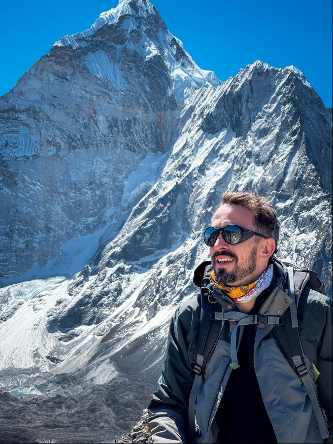 Ao fundo, a Ama Dablam, considerada por Thobias a mais bela montanha do mundo