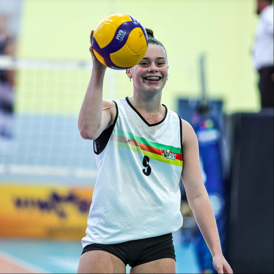 Camile foi eleita a melhor ponteira da competição pelo segundo ano seguido (Foto: Diogo Vieira)