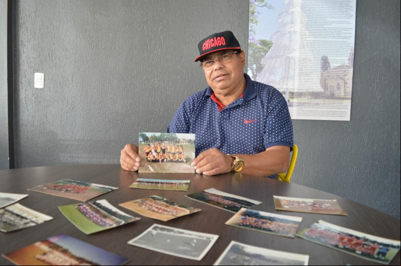 Chico mostra algumas fotos da sua trajetória no esporte local