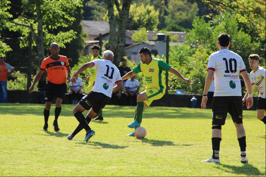 Feldmann/ Capivarense venceu o segundo jogo por 2 a 0