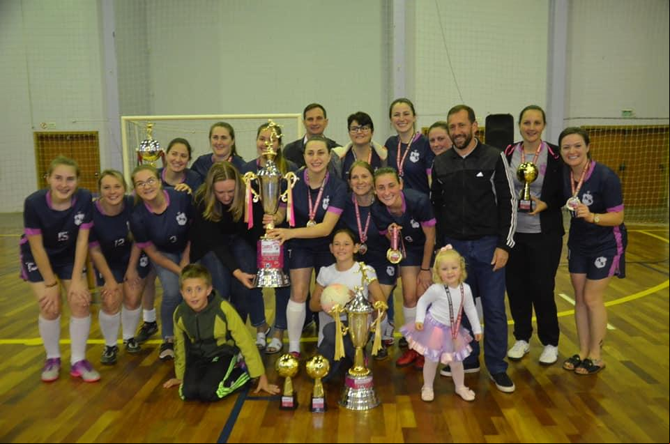 FEMININO: Título ficou com a equipe Amigas da Segunda