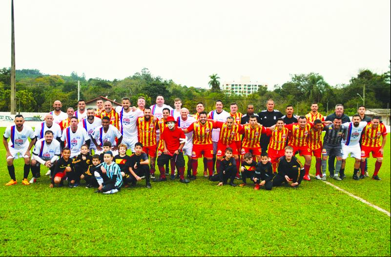 Jogo principal foi entre Amigos do Bem e Amigos do Manteiga/ Tiago Renz. Partida terminou 3 a 2 para os Amigos do Bem