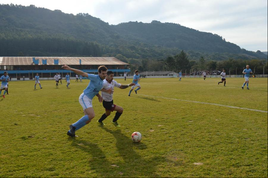Jogo foi muito disputado durante os 90 minutos