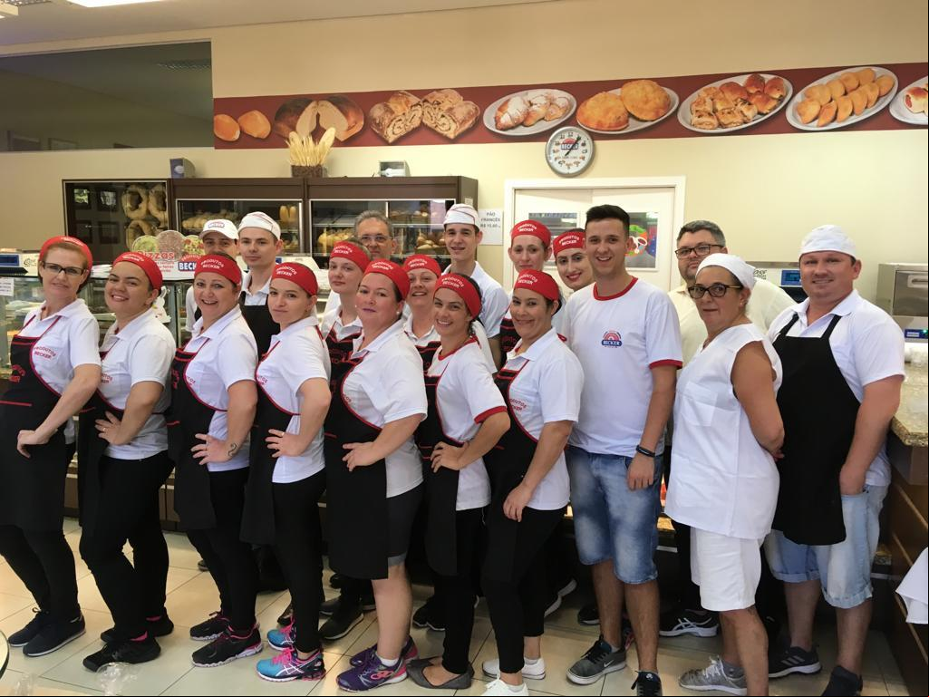 Padaria Becker | Equipe da Padaria Becker comemora 5 anos da loja